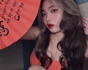 Clip Bé Ngânn khoe thân nõn nà