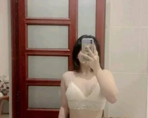 Clip Sex Bé Diệu Châu sung sướng cùng bạn trai trong nhà nghỉ
