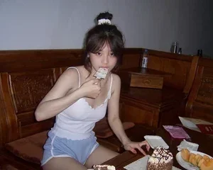 Em người yêu ngây thơ của tôi.Nhưng địt nhau thì không thơ ngây chút nào