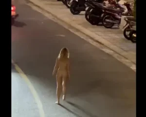 Clip: Gái Nga dáng ngon phê đá ở VN.