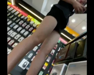 Clip: Dưới váy gái ngon TGDĐ.