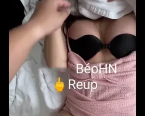 Clip: Em rau Việt mình dây mà vú thì…
